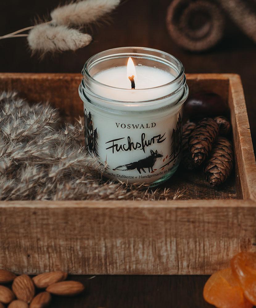 VOSWALD Fuchsfurz – Duftkerze – mit 100% Naturwachs, über 30h Brenndauer, Made in Germany, Baumwolldocht, fruchtiger Duft – Voswald